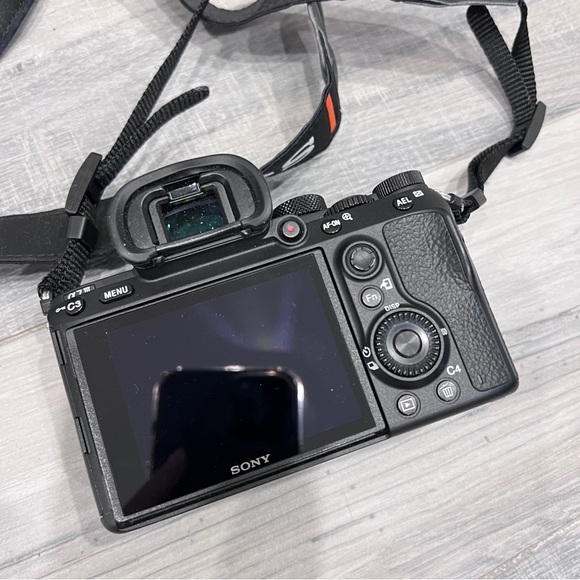 Sony a7 III Mirrorless Camera All Included - Picture 5 of 6